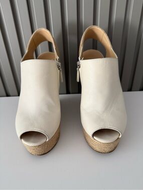 Gucci Off White Leather Peep-Toe Wedge Sandals